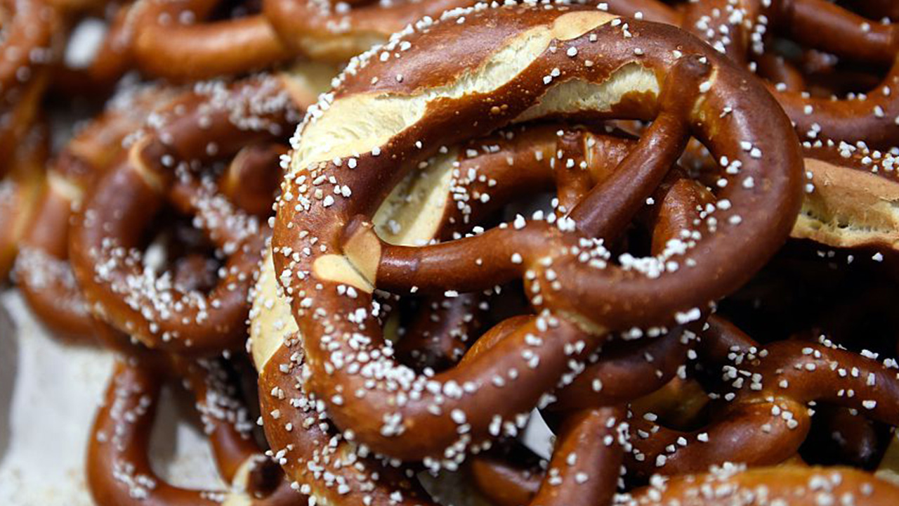 Students served pretzels covered in oven cleaner, lawsuit claims — Alpharetta Schools news